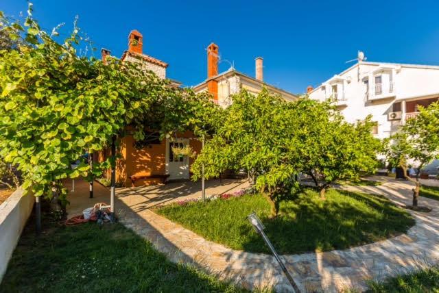 Apartments Elizabeth Biograd Na Moru Exterior photo